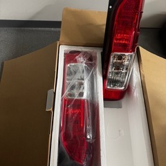 ハイエース6型ワイド新品テールランプ