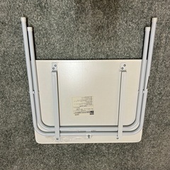 折りたたみ机の画像