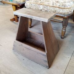 木製 古い踏み台 飾り台 オブジェ ディスプレイ 古民具 古道具 踏台 レトロ　/TJ-2688 2Fの画像