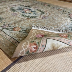 アンティーク 絨毯 花柄 ベージュの画像