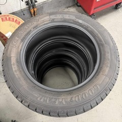 195/65r16スタッドレスタイヤgood year 16週21年製4本タイヤのみの画像