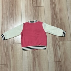 ピンクのジャケットの画像