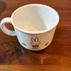 コレールのミッフィーの食器の画像