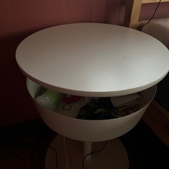 IKEA　ベッドサイドテーブルの画像