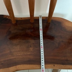 木の椅子の置き物の画像