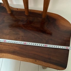 木の椅子の置き物の画像