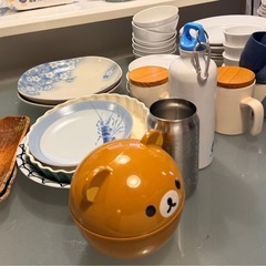 食器全部まとめて引取りに来れる方の画像