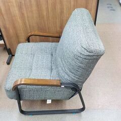 1人掛けソファ ドウシシャ ゆったりリビングチェア 布製 グレー 木製肘掛け 幅74cm 奥行80cm 高さ84cm ファブリック 1Pソファ 札幌 西岡店の画像