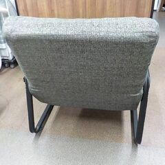 1人掛けソファ ドウシシャ ゆったりリビングチェア 布製 グレー 木製肘掛け 幅74cm 奥行80cm 高さ84cm ファブリック 1Pソファ 札幌 西岡店の画像