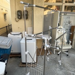 【物干し　折り畳み式キャスター付き】【管理番号10912】金の画像