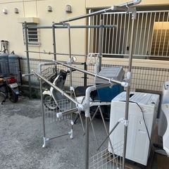 【物干し　折り畳み式キャスター付き】【管理番号10912】金の画像