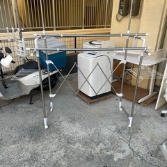 【物干し　折り畳み式キャスター付き】【管理番号10912】金の画像