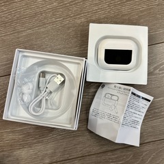 ワイヤレスイヤホン　白　新品　の画像