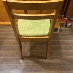 【4脚セット】木製ダイニングチェア グリーン 座面しっかり／引き取り限定の画像