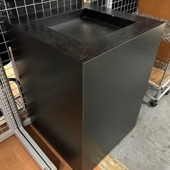 ★オシャレ★黒木目・ディスプレイ台・花台・什器・展示スタンド・キャスター付き・高さ79cm×横幅55cm※商品の詳しい状態やサイズ感等は現物にてご確認ください。の画像