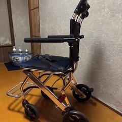 折りたたみ式車椅子の画像