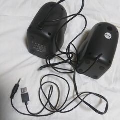 ELEGRANT　イルミネーション(レインボー)　ミニスピーカー　USB電源　3.5mmオーディオジャック　有線接続　ブラック の画像