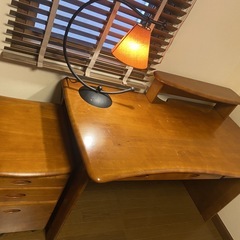 レトロな木製机　椅子＆卓上ランプセット♫の画像