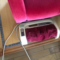 リラクゼーションチェアーと足用美品の画像
