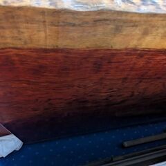 一枚板のテーブル（非常に重い）の画像