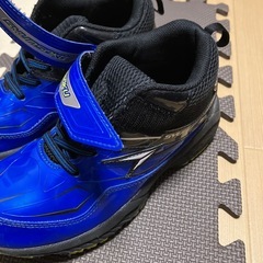 ウィンターシューズ　22cm 青色　冬用靴の画像