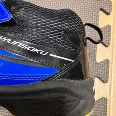 ウィンターシューズ　22cm 青色　冬用靴の画像