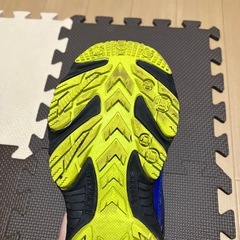 ウィンターシューズ　22cm 青色　冬用靴の画像