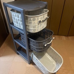 キャスター付き収納の画像