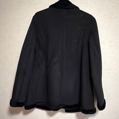 黒ハーフコートの画像