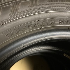 ｽﾀｯﾄﾞﾚｽﾀｲﾔ(ﾎｲｰﾙなし)175/65R15の画像