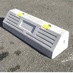 駐車ブロック、求めてます！