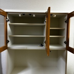 【値下げしました】コンセント付きキッチンボード／食器棚　収納たっぷりの画像