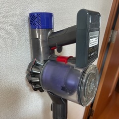 Dyson ダイソン コードレス掃除機 DC6 パープルの画像