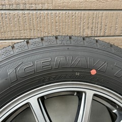 195/65R16 スタッドレス　4本セット　グットイヤー（GOODYEAR）アイスナビ7　トヨタ　ライズ　ロッキー　ガソリン車適合　バリ溝　2024年製の画像