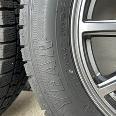 195/65R16 スタッドレス　4本セット　グットイヤー（GOODYEAR）アイスナビ7　トヨタ　ライズ　ロッキー　ガソリン車適合　バリ溝　2024年製の画像