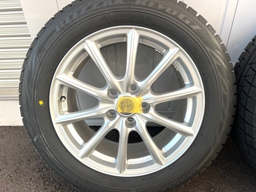 スタッドレスタイヤ　215/60R17