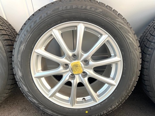 スタッドレスタイヤ　215/60R17