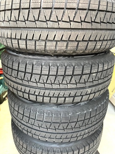 スタッドレスタイヤ　215/60R17