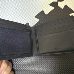 LACOSTE 二つ折り財布の画像