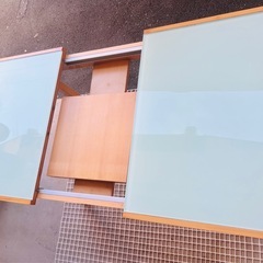 ダイニングテーブルの画像