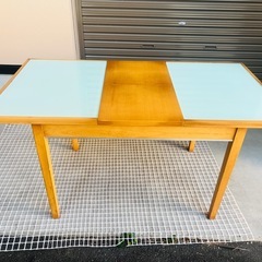 ダイニングテーブルの画像