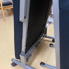 美品　折りたたみベッドの画像