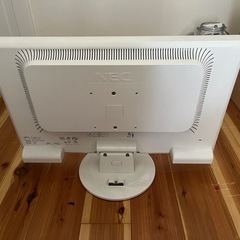 カラー液晶モニター　22インチ  白　NEC製の画像