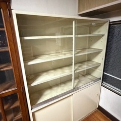 食器棚の画像