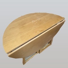 折りたためる丸テーブル
の画像