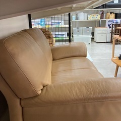 取りに来れる方限定！karimokuの2人掛けソファーです！の画像