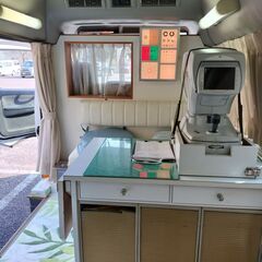 特殊車輛(NISSAN CARAVAN視力測定検定改造車輛)の画像