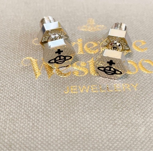 Vivienne Westwood ボルト型ピアス Vivienne Westwood ボルトピアス