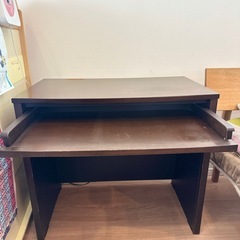 パソコンデスクの画像