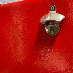 レトロなコンパクト冷蔵庫 赤色の画像